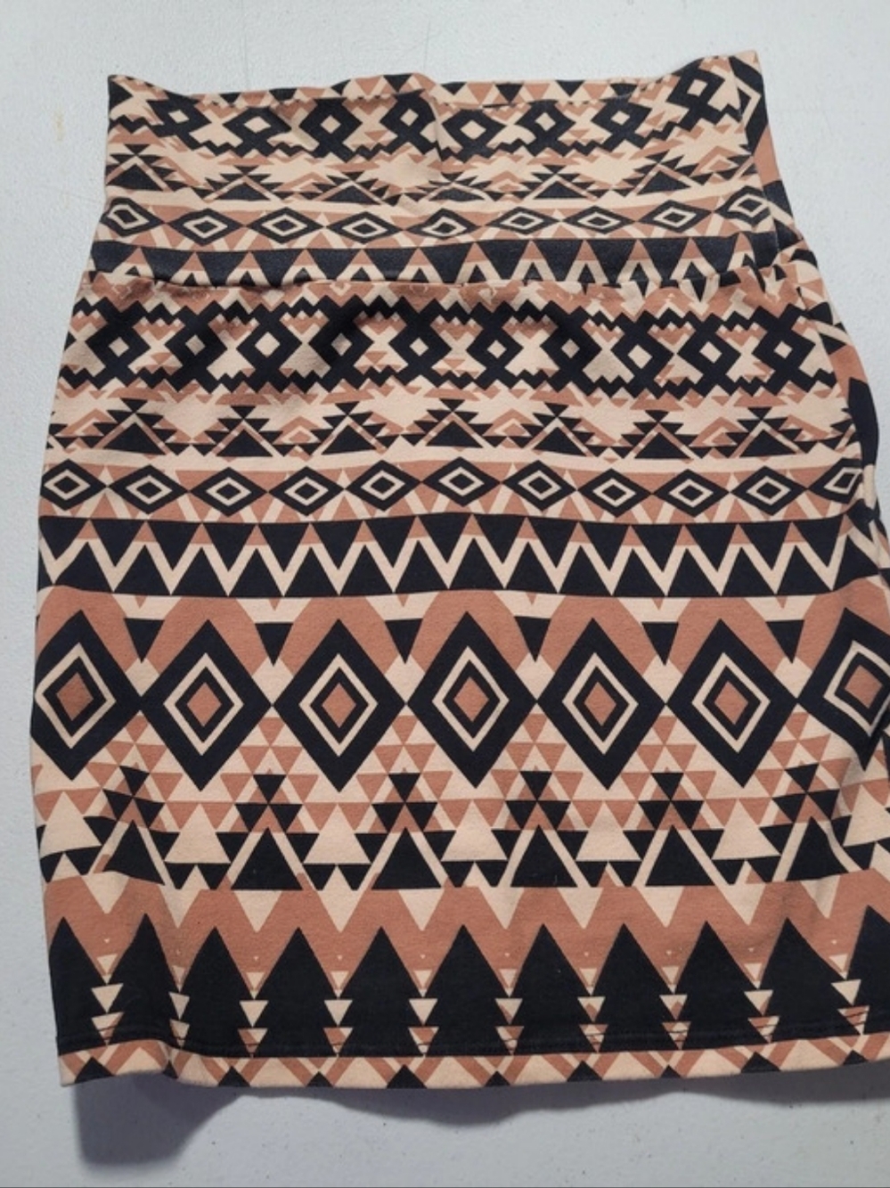 Charlotte Russe Geometric Mini Skirt in Pink & Black Size Small
